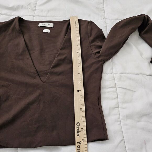 Aritzia‎ Babaton Blouse Small Mocha Brown Contour V-Neck Longsleeve Crop Stretch - Picture 8 of 9